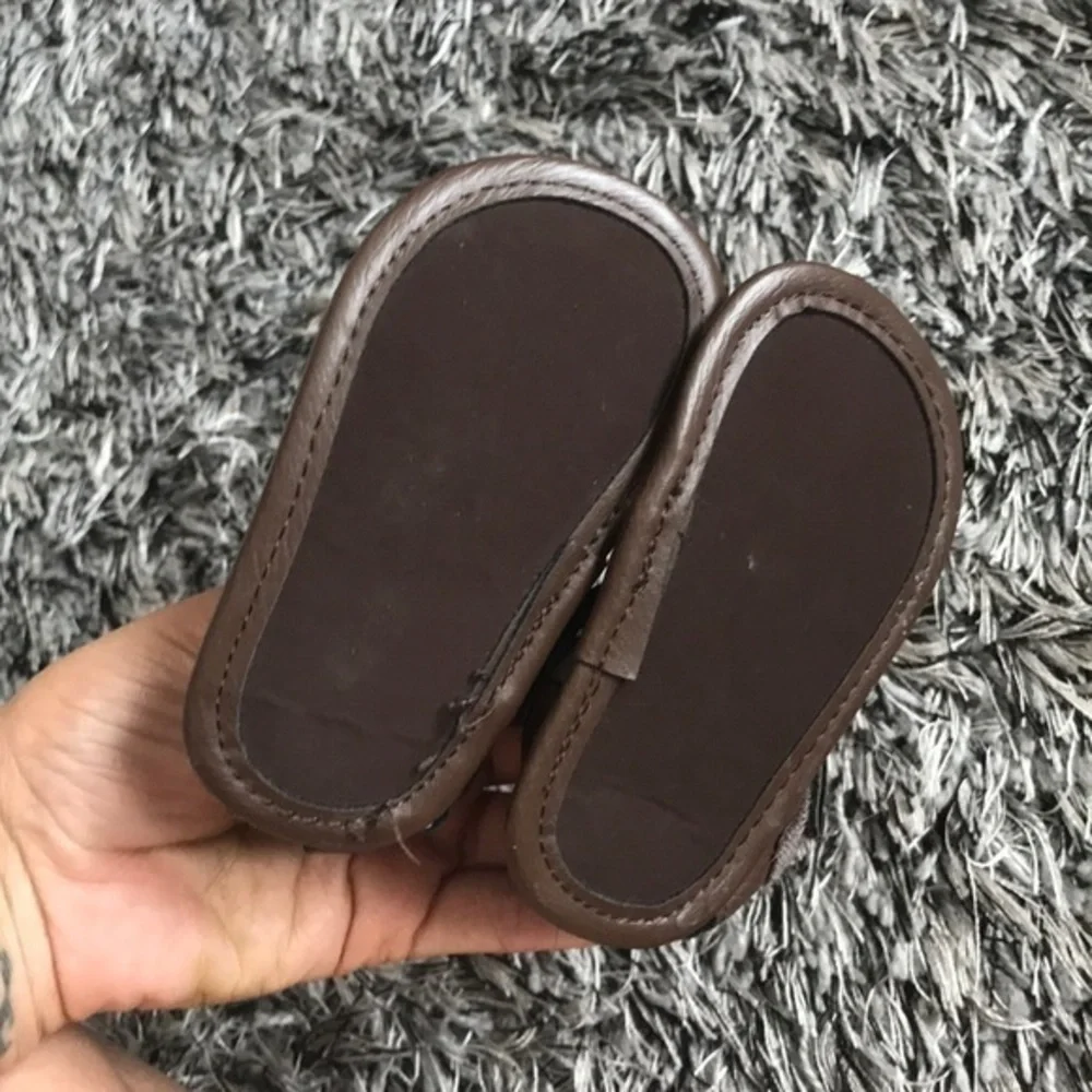 H&M sandals size 1-2. Adorable bears!